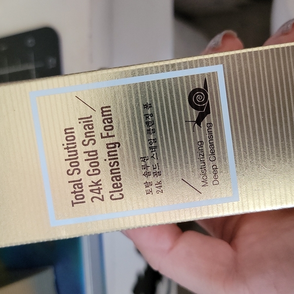 NIB PrettySkin Total Solutions 24k Gold Snail Cleansing Foam - Picture 1 of 2